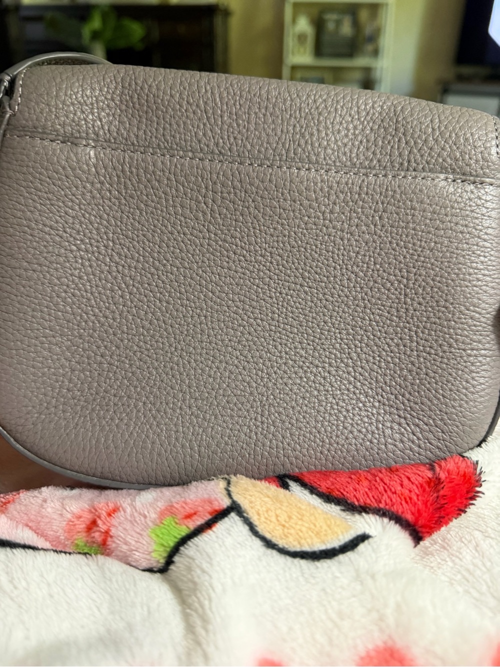 Kate Spade Gray Pebbled Leather Crossbody with Gold Logo - Picture 2 of 4